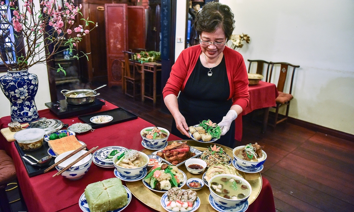 Ý nghĩa lời mời cơm khiến khách miền Nam bối rối khi ra Bắc