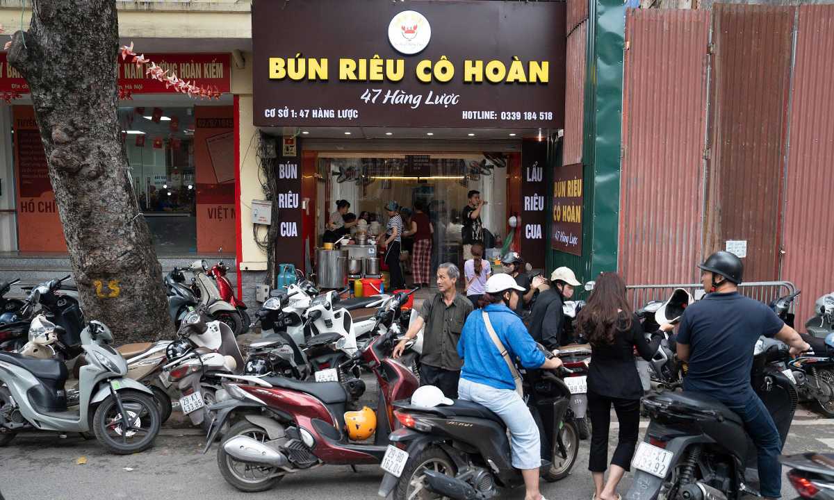 Quán bún riêu ‘nâng cấp’ sau vụ khách Trung Quốc chê bẩn