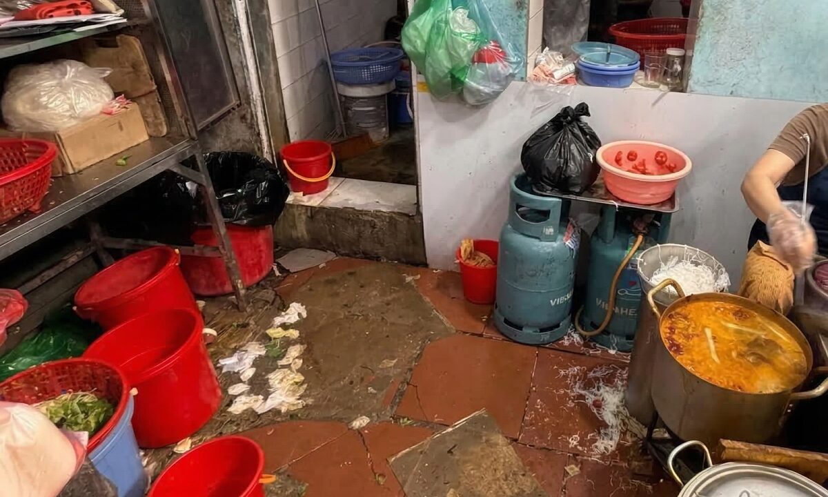 Tranh cãi quán bẩn vẫn đông khách vì đồ ăn ngon